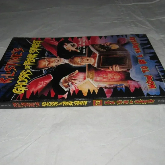 R.L. Stine Ghosts of Fear Street Series: HOW TO BE A VAMPIRE (#13) - Picture 3 of 4